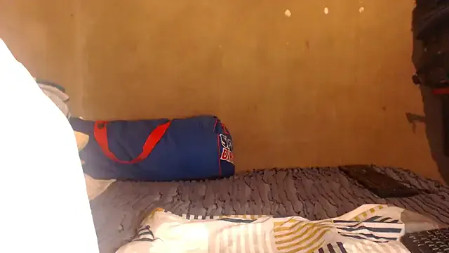 roouse – webcam model profile photo Image 13