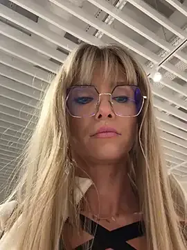 NaughtyNinky – webcam model profile photo