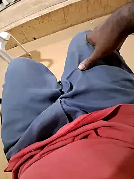 zui_lu – webcam model profile photo Image 8