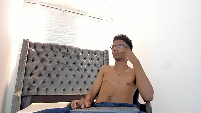 Nonchan_ – webcam model profile photo Image 16