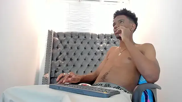 Nonchan_ – webcam model profile photo Image 17