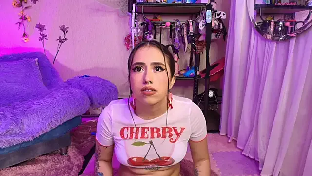 roouse – webcam model profile photo Image 13