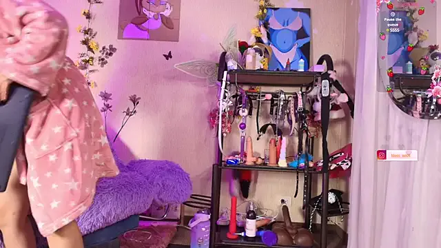 roouse – webcam model profile photo Image 14