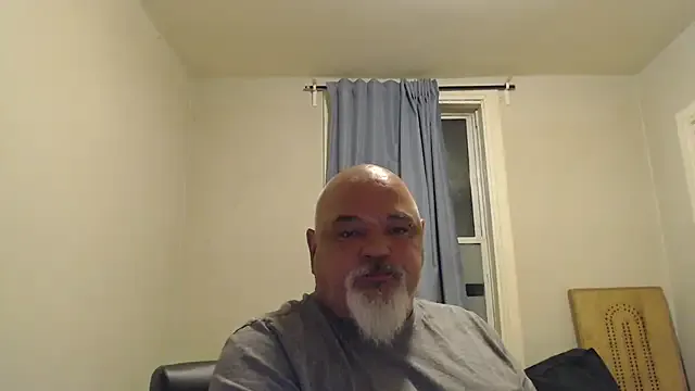  – webcam model profile photo Image 19