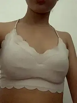 seraphine23 – webcam model profile photo Image 6