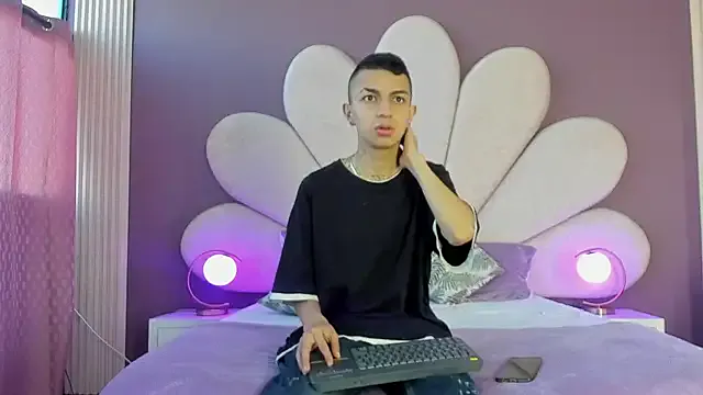  – webcam model profile photo Image 12