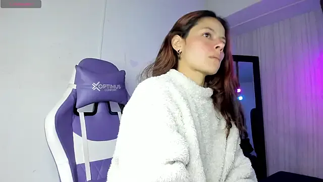 roouse – webcam model profile photo Image 11