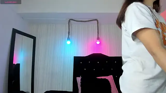 roouse – webcam model profile photo Image 15