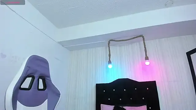 roouse – webcam model profile photo Image 16