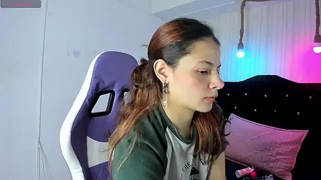 roouse – webcam model profile photo Image 17