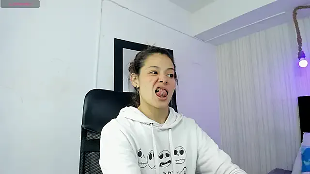 roouse – webcam model profile photo Image 5