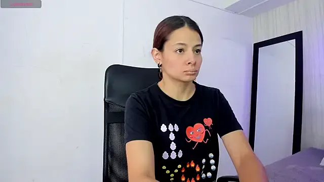 roouse – webcam model profile photo Image 6