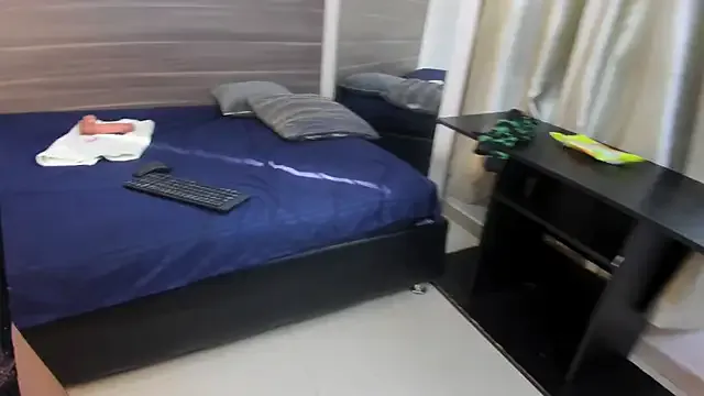  – webcam model profile photo Image 4