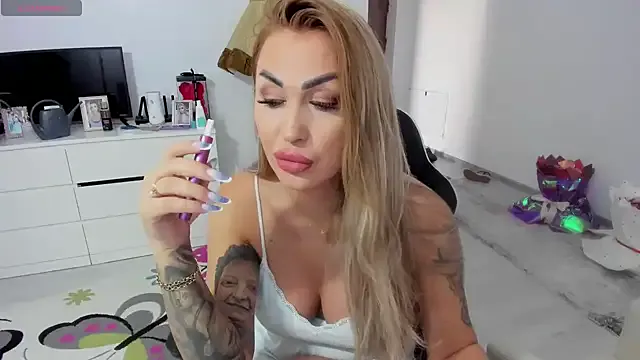 Megu_Melon – webcam model profile photo Image 3