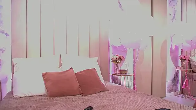 LT-333 – webcam model profile photo Image 9