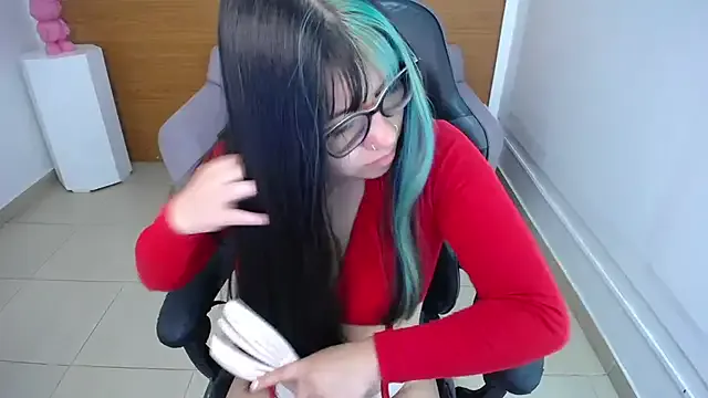 – webcam model profile photo Image 4