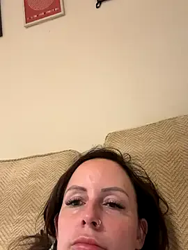  – webcam model profile photo Image 4