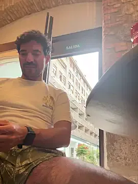 zui_lu – webcam model profile photo Image 2