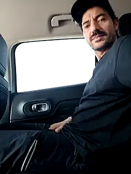 zui_lu – webcam model profile photo Image 3