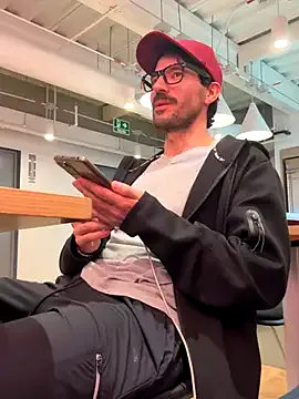 zui_lu – webcam model profile photo Image 6