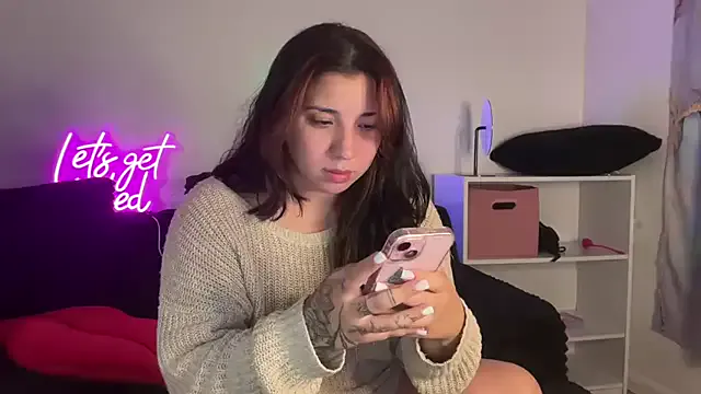 roouse – webcam model profile photo Image 3