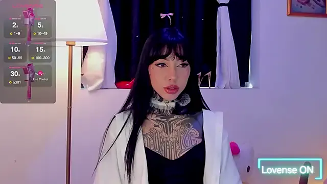 roouse – webcam model profile photo Image 5