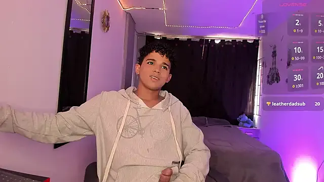 roouse – webcam model profile photo Image 5