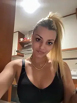 senachinnn – webcam model profile photo Image 12