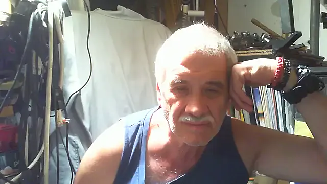  – webcam model profile photo Image 8