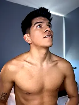 roouse – webcam model profile photo Image 19