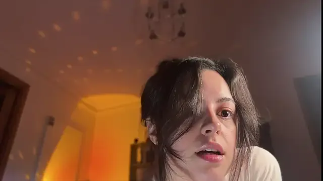 CatVibe – webcam model profile photo Image 6