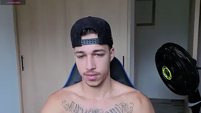  – webcam model profile photo Image 9
