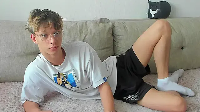 hina_porn – webcam model profile photo Image 3