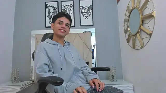 sora_to – webcam model profile photo Image 10