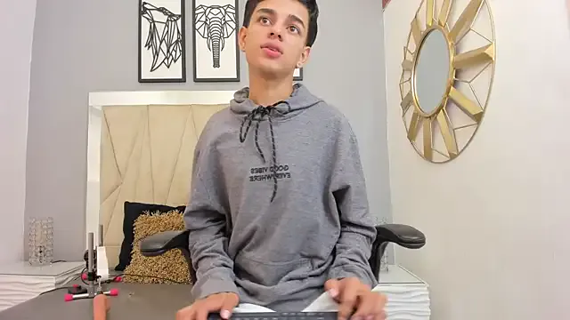 sora_to – webcam model profile photo Image 11