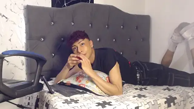  – webcam model profile photo Image 9