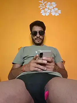 roouse – webcam model profile photo Image 12