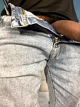 roouse – webcam model profile photo Image 15