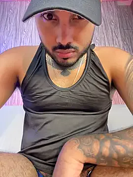 roouse – webcam model profile photo Image 2