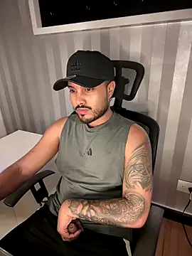 roouse – webcam model profile photo Image 7
