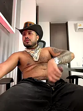 roouse – webcam model profile photo Image 8
