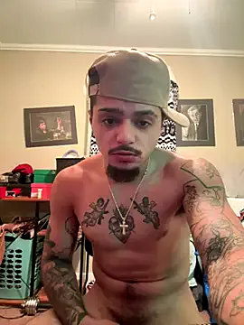 roouse – webcam model profile photo Image 4
