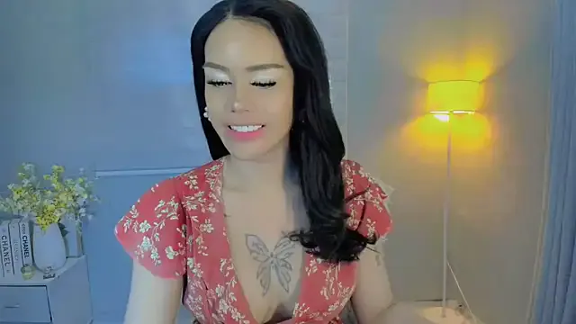 roouse – webcam model profile photo Image 6