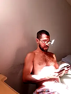 roouse – webcam model profile photo Image 12