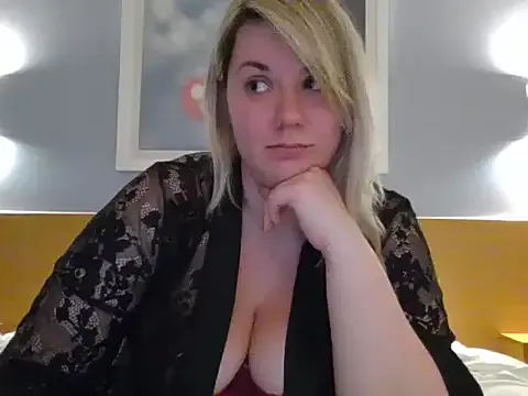 roouse – webcam model profile photo Image 3