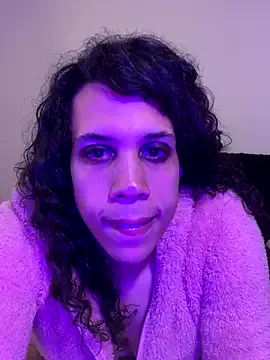 PrettyYoungHugeCockTS – webcam model profile photo Image 6