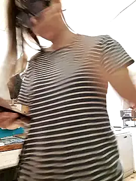 roouse – webcam model profile photo Image 10