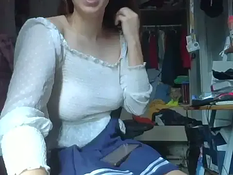 roouse – webcam model profile photo Image 3