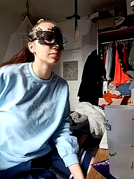 roouse – webcam model profile photo Image 6