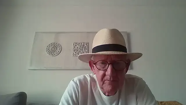  – webcam model profile photo Image 3